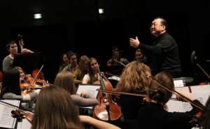 Уральский молодежный оркестр раздал автографы во Франции