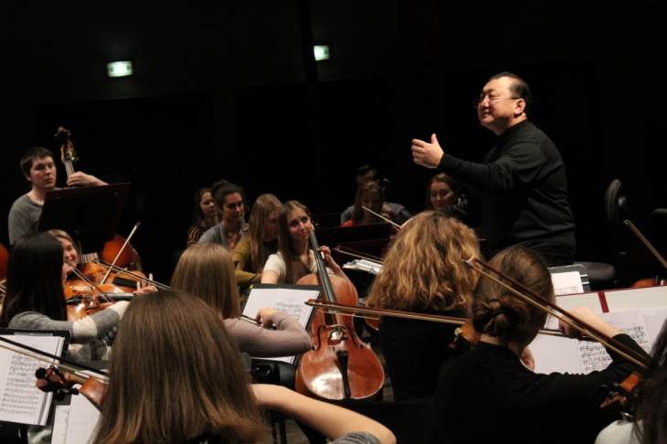 Уральский молодежный оркестр раздал автографы во Франции