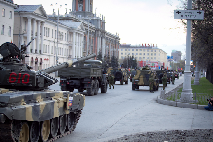 В Екатеринбурге изменят маршруты транспорта из-за репетиции парада