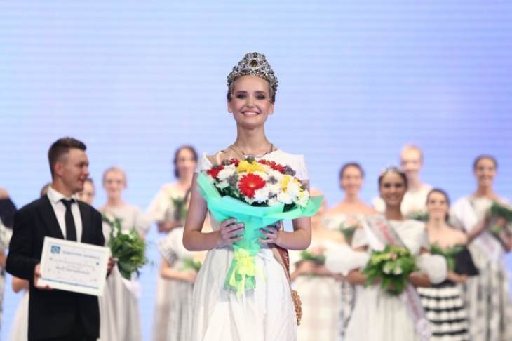 Елизавета Аниховская надела корону главной красавицы Екатеринбурга