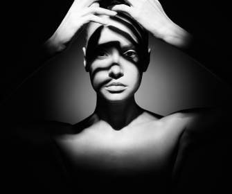 Фотовыставка Георгия Майера «Свет. Тени. Идеальная женщина»