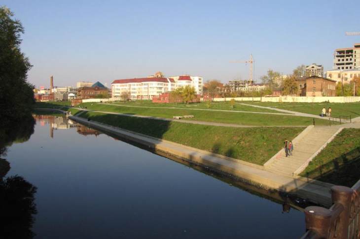 В Екатеринбурге реконструируют набережную Исети