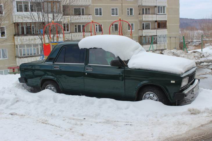 Екатеринбург разгребает последствия апрельского снегопада
