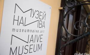 Лаконизм, минимализм, но не китч: Музей наивного искусства обновляет экспозиционное пространство