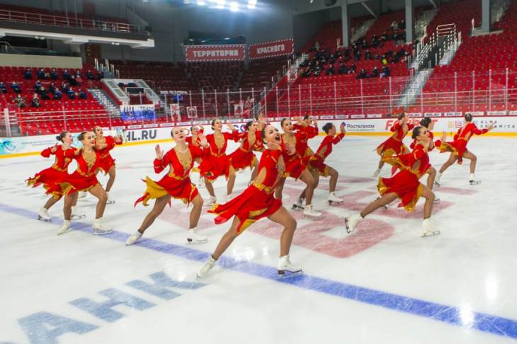 ​Спортсменки из Екатеринбурга стали чемпионами России по синхронному катанию на коньках