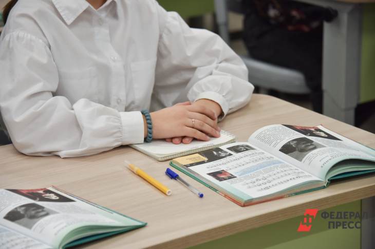 ​Школьников Екатеринбурга массово переводят на дистанционное обучение