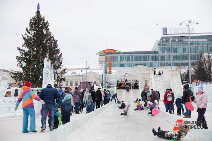 ​В ледовом городке установят 30-метровую искусственную елку