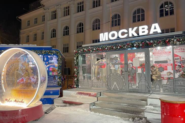 ​Декорации новогодней Москвы появились в Историческом сквере Екатеринбурга