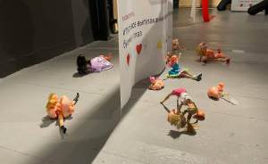 ​Выставка о детстве и женственности открылась в Екатеринбурге