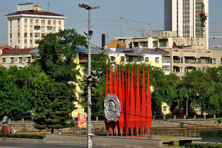 В Екатеринбурге может появиться разноцветный арт-объект, посвященный районам города