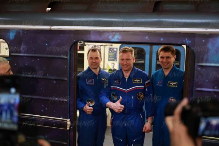 ​Уральские космонавты стали барабанщиками в честь Дня планетария