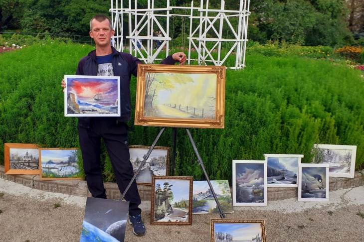 Уральский художник продаст свои картины чтобы помочь больному ребенку