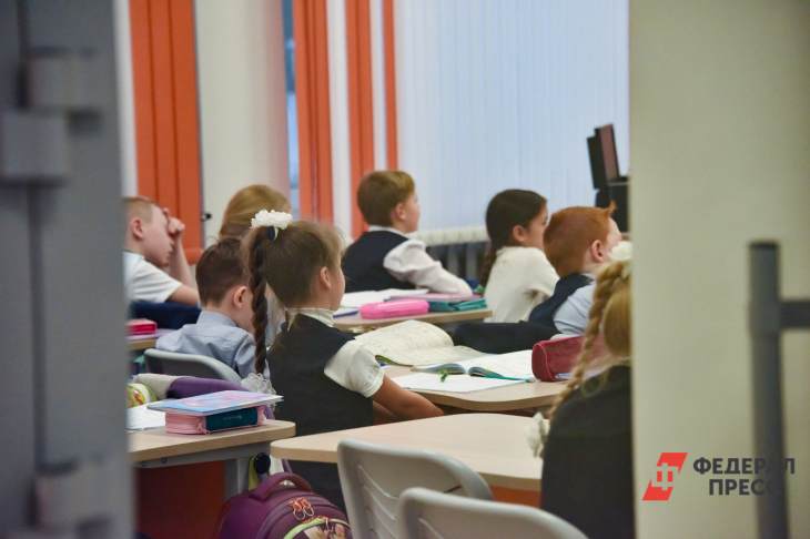 В школах Екатеринбурга смягчили коронавирусные ограничения