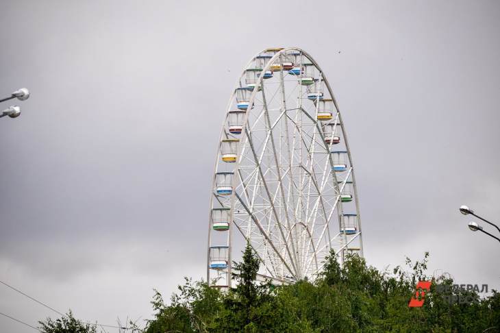 В Летнем парке на Уралмаше появилось колесо обозрения