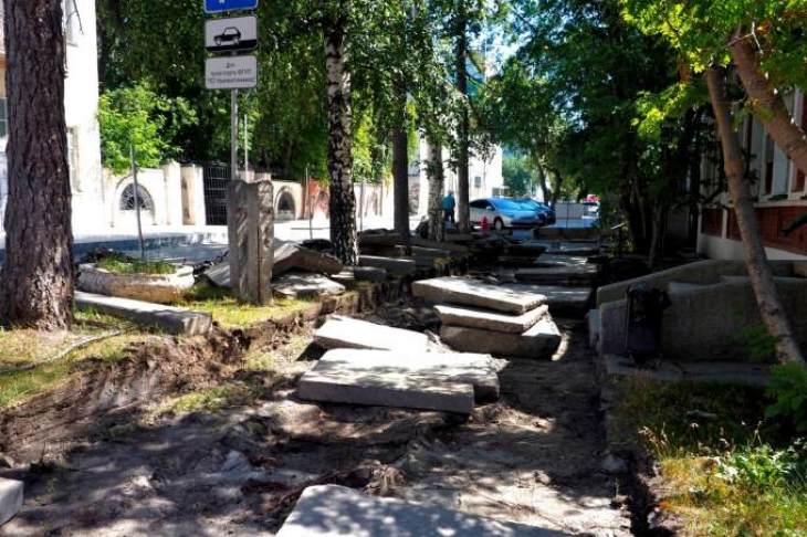 На Пушкина восстановили тротуар из старинных плит XIX века