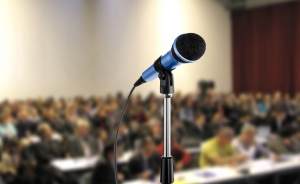 «Лажайте громко»: три совета опытного оратора, как покорить аудиторию