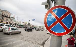 Проезжайте дальше: в центре Екатеринбурга запретят остановку автомобилей на пяти улицах