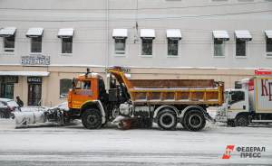 120 машин продолжают бороться со снегом в Екатеринбурге
