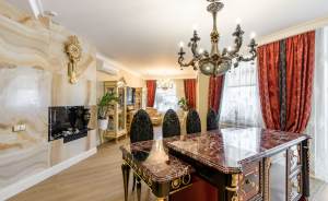 Квартиру в викторианском стиле выставили на продажу в Екатеринбурге