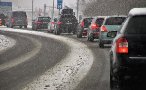 Снегопад вызвал в Екатеринбурге транспортный коллапс