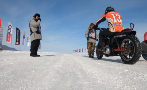 Уральские гонщики на мотоцикле с коляской установили рекорд скорости