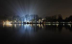 Ночное небо осветят тысячи прожекторов в рамках акции «Лучи добра»