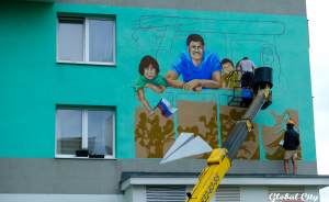 В Екатеринбурге появилось третье граффити про борьбу с коронавирусом