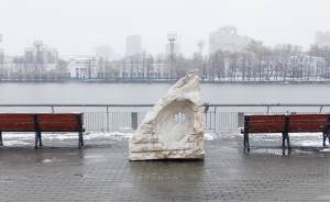 ​На набережной в Екатеринбурге появился «Поющий камень»