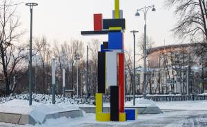 ​В центре Екатеринбурга появился арт-объект «Небоскреб»
