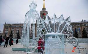 ​В Екатеринбург для строительства ледового городка начали доставлять лед