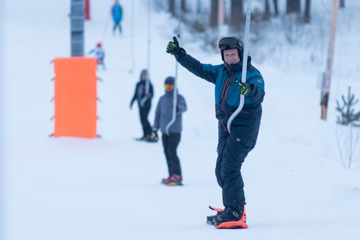 ​Министр спорта Леонид Рапопорт рассказал УралПолит.Ru о том, как встал на сноуборд и почему любит весну
