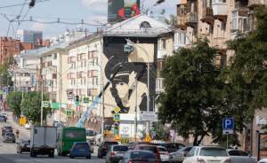 В Екатеринбурге появился стрит-арт в честь уральского разведчика