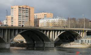 ​В Екатеринбурге на несколько дней закроют движение по Макаровскому мосту
