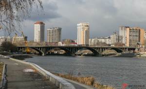 ​В Екатеринбурге на все выходные закроют движение по Макаровскому мосту