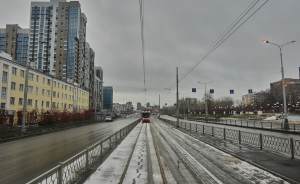 По Макаровскому мосту начали курсировать трамваи