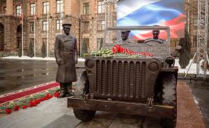 ​В Екатеринбурге открыли новый памятник маршалу Жукову