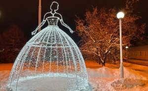 Новогодние фасады зданий Екатеринбурга попали в онлайн-подборку популярного сервиса