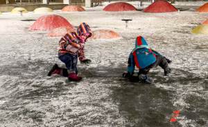 ​В Свердловской области прогнозируют снегопады и гололед на дорогах