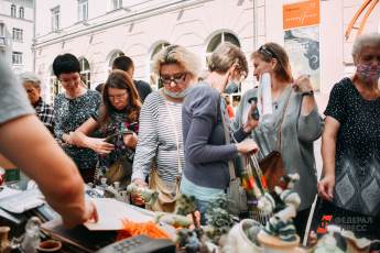 ​В Екатеринбурге отменили цветочный базар и ярмарку