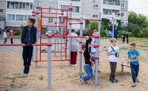 ​Жители Екатеринбурга нашли способ благоустроить детскую площадку во дворе жилого дома