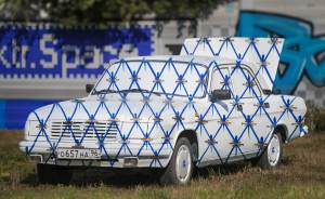 ​В Екатеринбурге уличные художники превратили «Волгу» в арт-объект