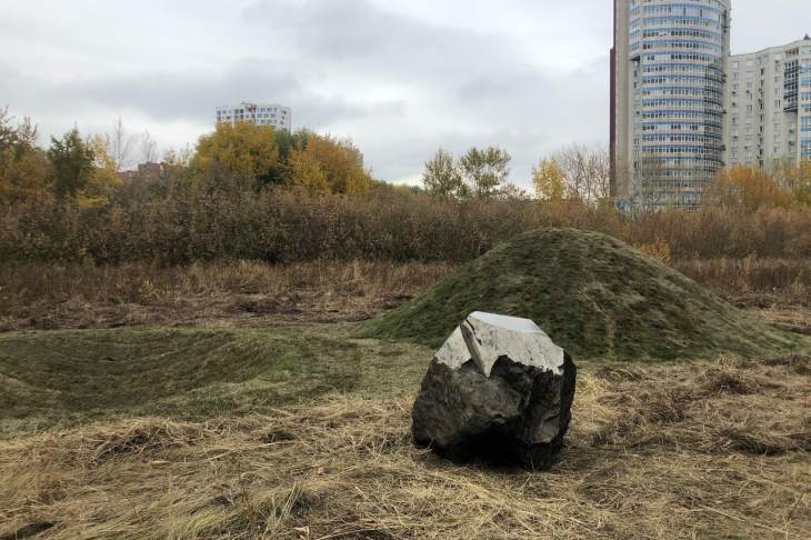 ​На пустыре в Екатеринбурге появился инопланетный арт-объект
