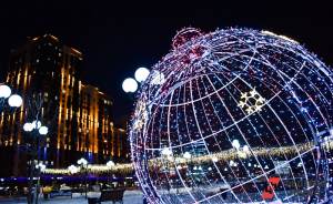 ​Бизнесмены Екатеринбурга начали украшать город к Новому году