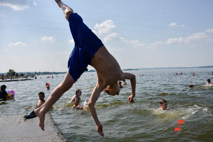 ​Пляжи Екатеринбурга начали принимать отдыхающих