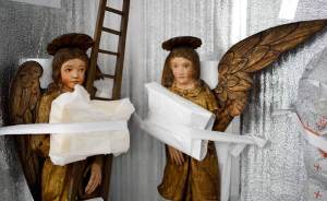 ​В Екатеринбург привезли деревянные скульптуры XVIII века из Перми