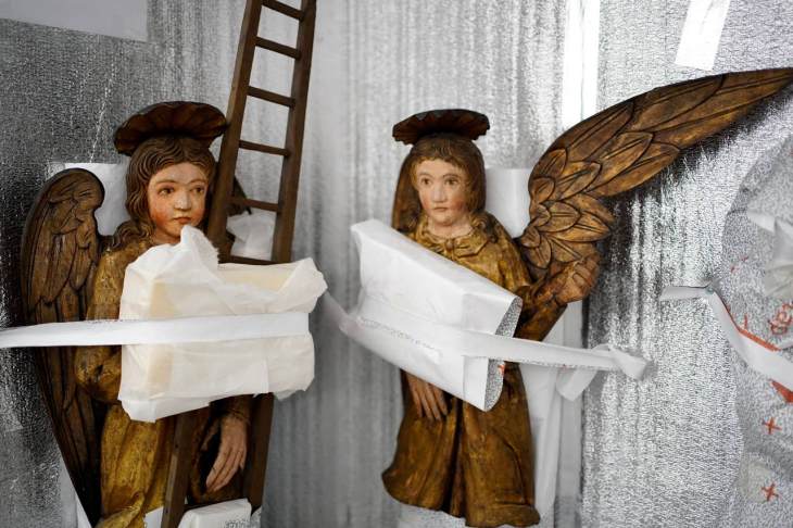 ​В Екатеринбург привезли деревянные скульптуры XVIII века из Перми