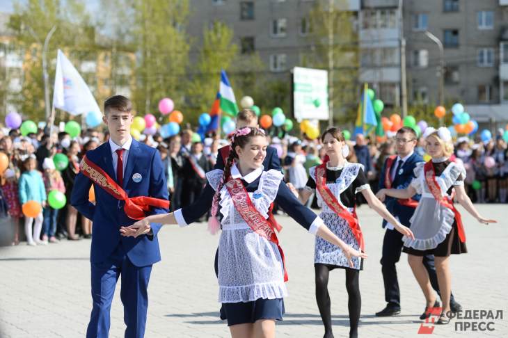 ​Сегодня в школах Екатеринбурга прозвенит последний звонок