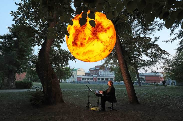 ​Арт-объект в виде гигантской Луны появится на «Безумных днях» в Саду Вайнера