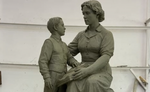​В Екатеринбурге установят скульптуру, посвященную первому учителю