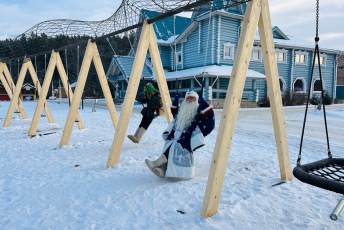 ​В парке под Екатеринбургом открыли гигантские качели